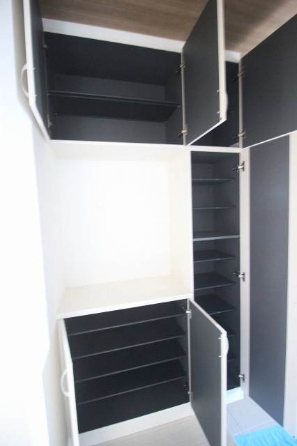 グラファーレ　下野市仁良川　2期　2号棟の収納|可動棚で高さ調整できるのも嬉しいポイントです。