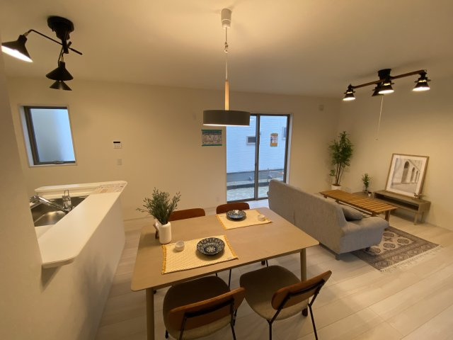 【双葉郡広野町／2号棟】　あると嬉しい家電プレゼントキャンペーの居間・リビング|同施工◆リビングの写真です◆　休日はリビングで、ゆっくりとテレビ鑑賞など…楽しみが増えますね。　家族のコミュニケーションがより一層深まります。

