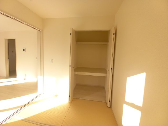 【双葉郡広野町／2号棟】　あると嬉しい家電プレゼントキャンペーの収納|同施工◆和室の写真です◆　和室には押入もございますので、お布団などを収納しておけば、来客の際にもサッと出せて便利ですね。