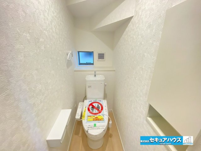 【同施工物件ご案内可能】東海市名和町堂ノ前　全4棟の内観：施工例|【洋室イメージ】
◆広々とした居住空間は日々の暮らしを彩り、心のやすらぎと満足感を与えてくれます。通風と採光を考慮した設計は子供たちはのびのび育ち、家族でくつろぎと団らんを生み出します。