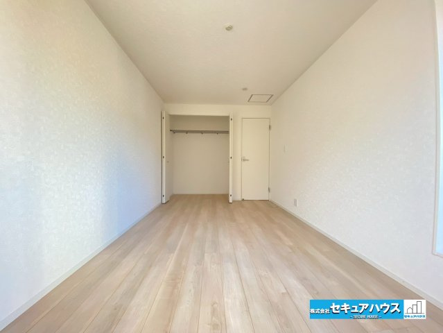 【今からご案内可能】東海市名和町堂ノ前　全4棟の洋室|【洋室】
◆家族一人ひとりの大切なプライベート空間。趣味に合わせて使って頂けるようシンプルに仕上げてあります。暮らし心地を大きく左右する収納を、適材適所に配置し使い勝手を考慮しました。　