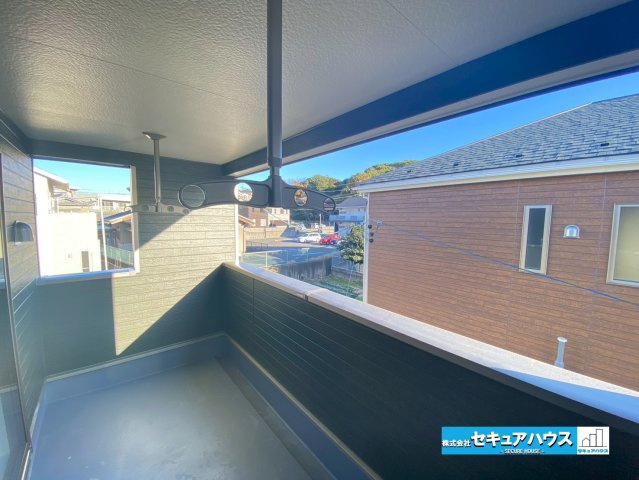 【今からご案内可能】東海市名和町堂ノ前　全4棟のバルコニー|【バルコニー】
◆見晴らしもよく、太陽の温かな温もりをめいっぱい受け止めてくれます。
太陽の光と爽やかな風を受けたお洗濯物はあっという間に乾き、取りこむ時には太陽の匂いを感じられそうですね。　