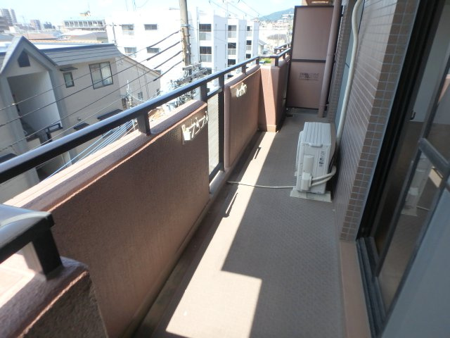 【バルコニー】 | ココ西宮 | バルコニーからの眺めを楽しみながら食事をしませんか
