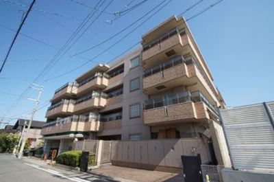 【外観】 | リーベスト浜寺昭和町 | JR阪和線「東羽衣」駅も徒歩9分の2WAYアクセス！管理体制良好、平成13年築のマンションです。