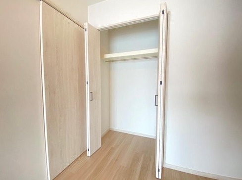 グランコート西中島の収納|◆約4.5帖洋室クローゼットです！各居室にクローゼット完備！収納家具を最低限に住空間を有効活用できます！