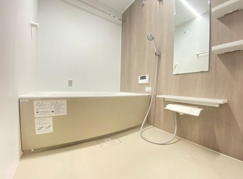 グランコート西中島の浴室|◆新調された浴室で、寛ぎのバスタイムをお楽しみいただけます♪
◆浴室暖房乾燥機が完備され、湿気対策や雨の日の洗濯物干しに大活躍です！