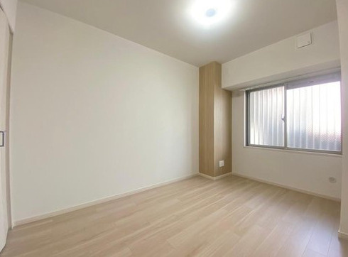 グランコート西中島の洋室|◆約5.3帖洋室です！シンプルな内装につき、様々な家具との相性はバッチリです！
◆令和7年9月室内リフォーム完了！手直しなしでお住まいいただけます！