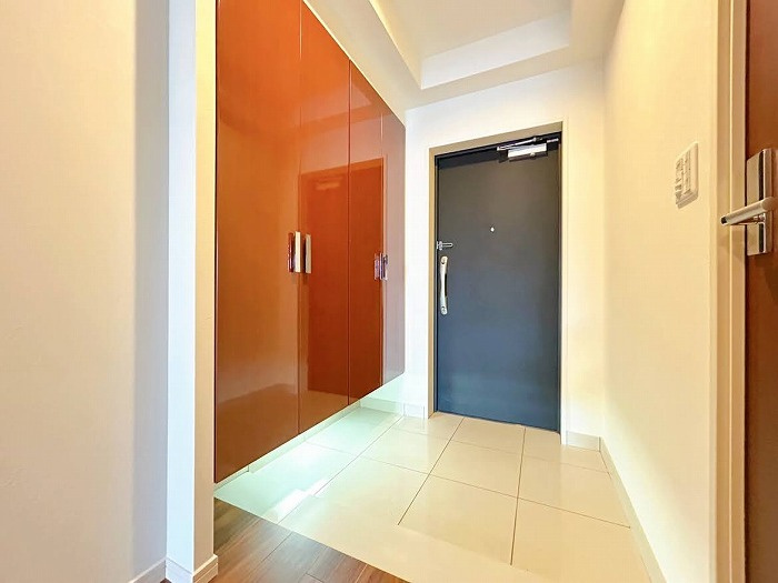 【仲介手数料無料／蟹江町】　ラドーニタワー蟹江　302号室の玄関