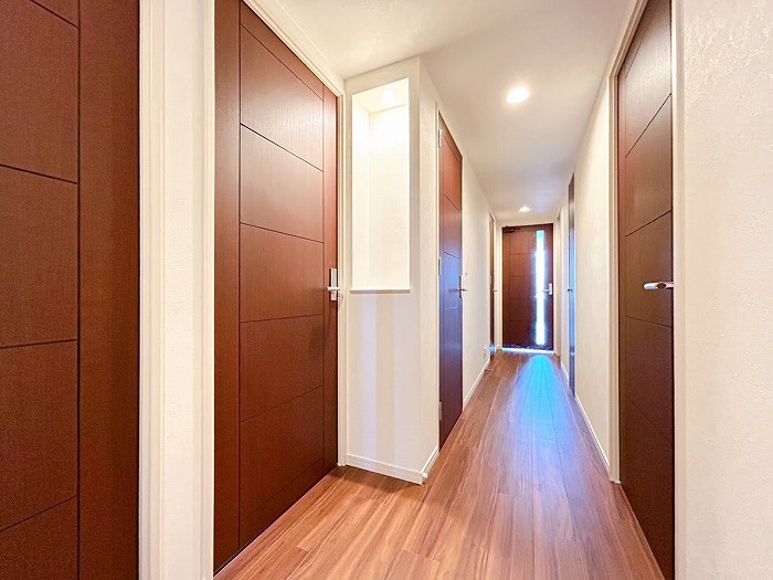 【仲介手数料無料／蟹江町】　ラドーニタワー蟹江　302号室の玄関