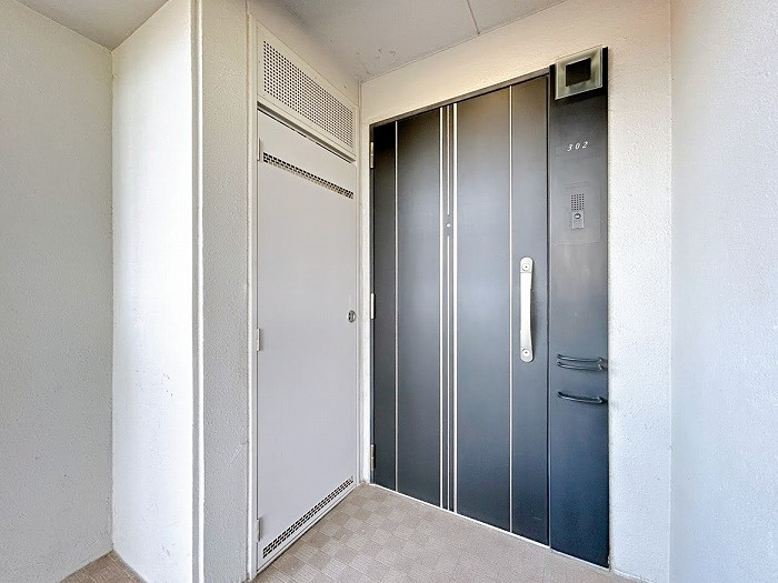 【仲介手数料無料／蟹江町】　ラドーニタワー蟹江　302号室の玄関