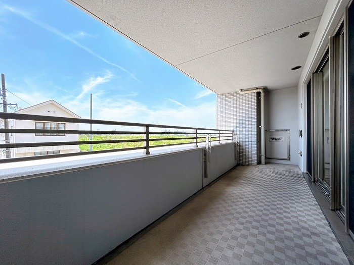 【仲介手数料無料／蟹江町】　ラドーニタワー蟹江　302号室のバルコニー