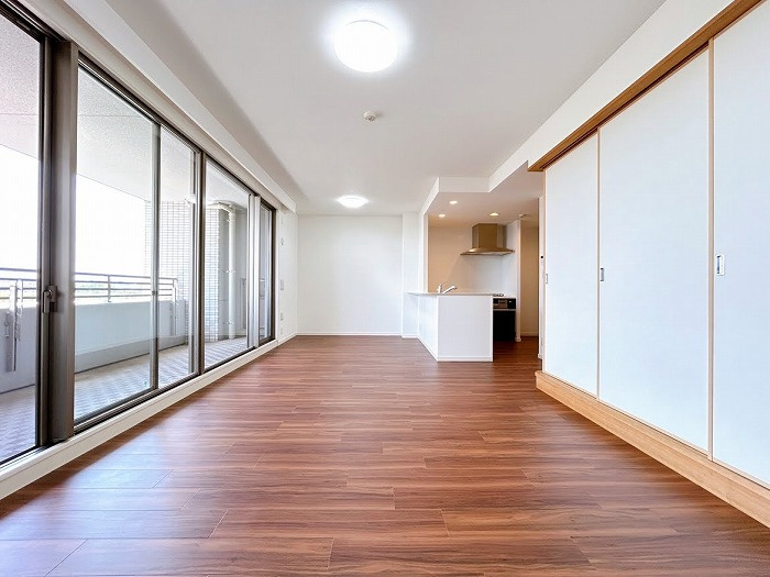 【仲介手数料無料／蟹江町】　ラドーニタワー蟹江　302号室の居間・リビング