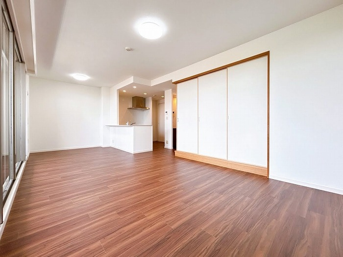 【仲介手数料無料／蟹江町】　ラドーニタワー蟹江　302号室の居間・リビング