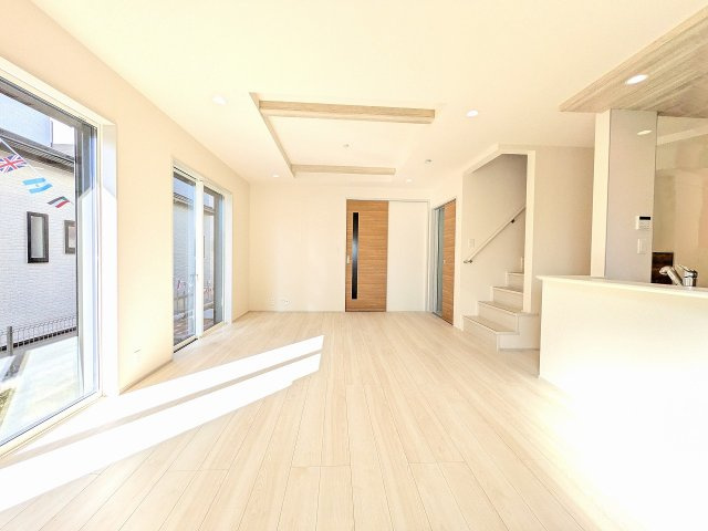 八王子市　小門町　新築一戸建ての内装|～スタイリッシュで開放感のある空間を演出してくれる折り上げ天井～