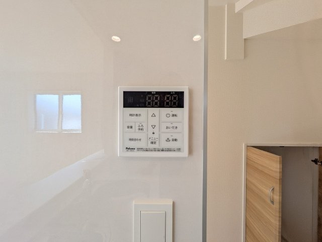 八王子市　小門町　新築一戸建ての設備|～給湯器リモコン　風呂予約機能、オートバス、追い炊き機能付～