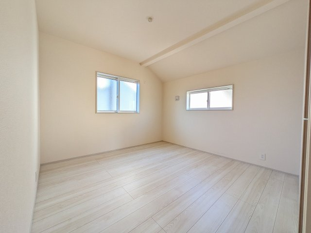 八王子市　小門町　新築一戸建ての子供部屋|～2階6.12帖の洋室　2面採光で明るく風通しの良いお部屋です～