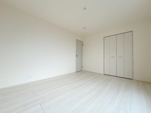 八潮市大瀬　新築戸建　全1棟の洋室|クローゼット付きの洋室7.88帖