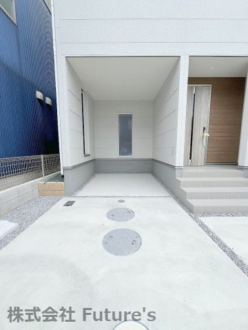 八潮市大瀬　新築戸建　全1棟の駐車場|インナーガレージで大切なお車を雨から守れます