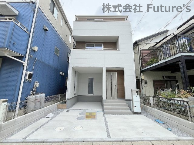 八潮市大瀬　新築戸建　全1棟の外観|カースペース完備の3階建て新築住宅
