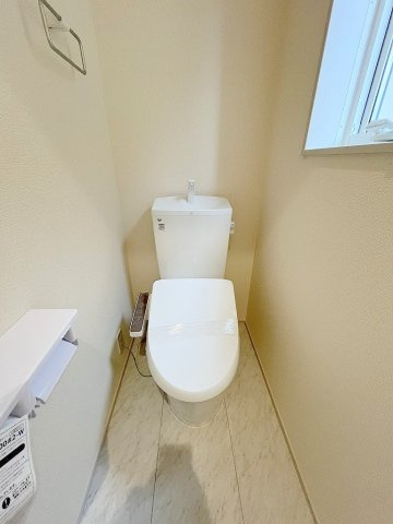 八潮市大瀬　新築戸建　全1棟のトイレ|2階のトイレです