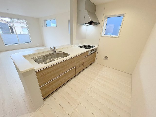 八潮市大瀬　新築戸建　全1棟のキッチン|会話の弾む対面システムキッチン