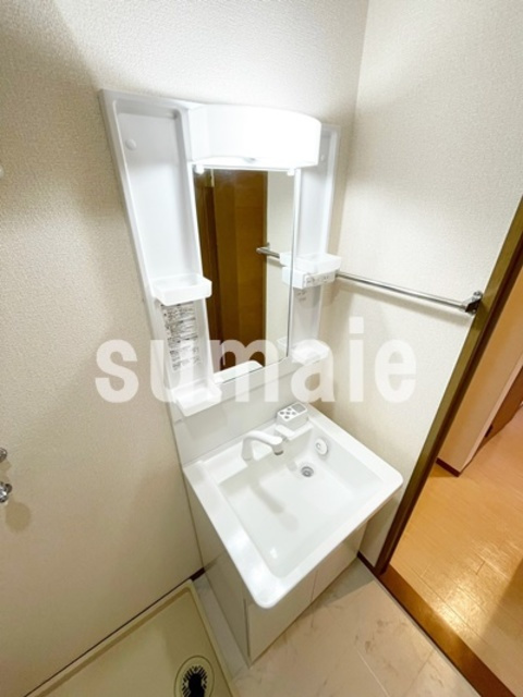 ヴァレンサ氷川　Bの洗面所|独立洗面所です。