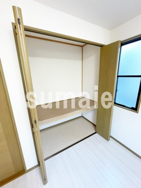 ヴァレンサ氷川　Bの収納|洋室のクローゼットです。