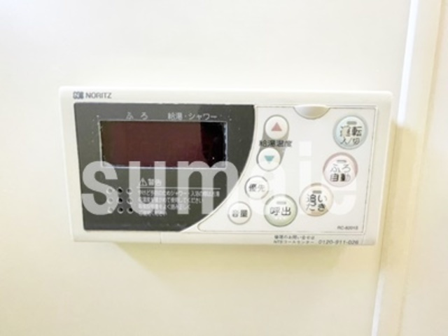 ヴァレンサ氷川　Bの設備|バスルームの給湯機です。