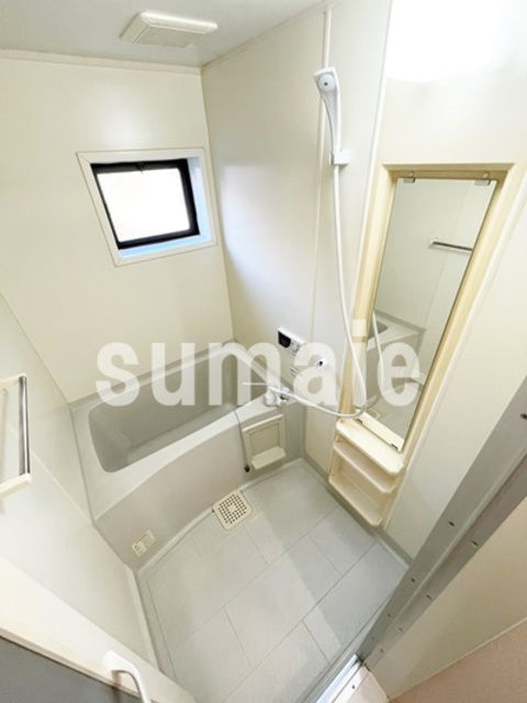 ヴァレンサ氷川　Bの浴室|セパレートタイプのバスルームです。