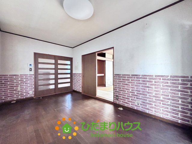 加須市不動岡１期　中古一戸建ての居間・リビング