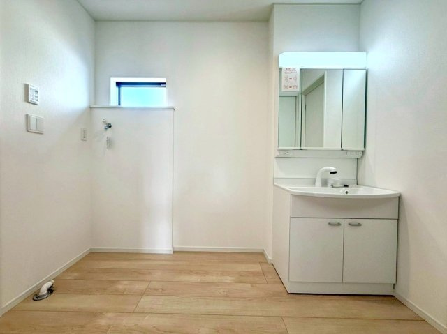 (同仕様写真)お手入れらくらくノズルシャワー付き（三面鏡）