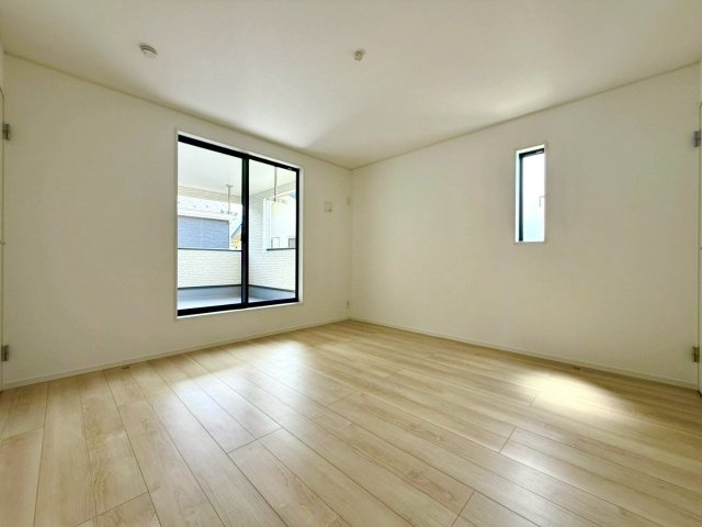 (同仕様写真)フローリング材には、木目、色調など木材特有の風合いがあり、ナチュラルな美しさになっています。