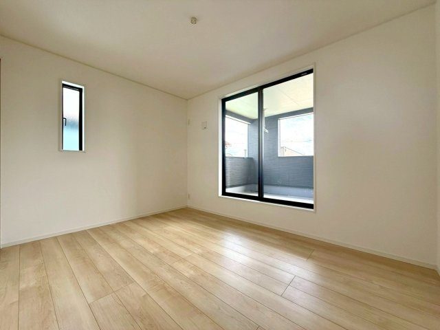 (同仕様写真)フローリング材には、木目、色調など木材特有の風合いがあり、ナチュラルな美しさになっています。