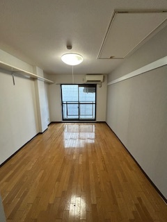 アルカサル江坂の居間・リビング|こちらのリビングで趣味の時間をお楽しみください