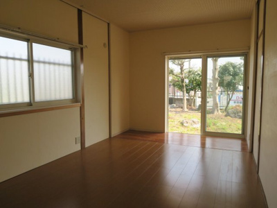 【洋室】 | 吉野貸家 | 爽やかな風と自然光が入り、とても心地よいです♪