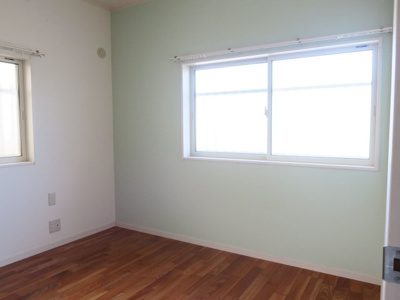 【洋室】 | 吉野貸家 | 採光・通風に優れた、明るく爽やかな空間です。開放感があり