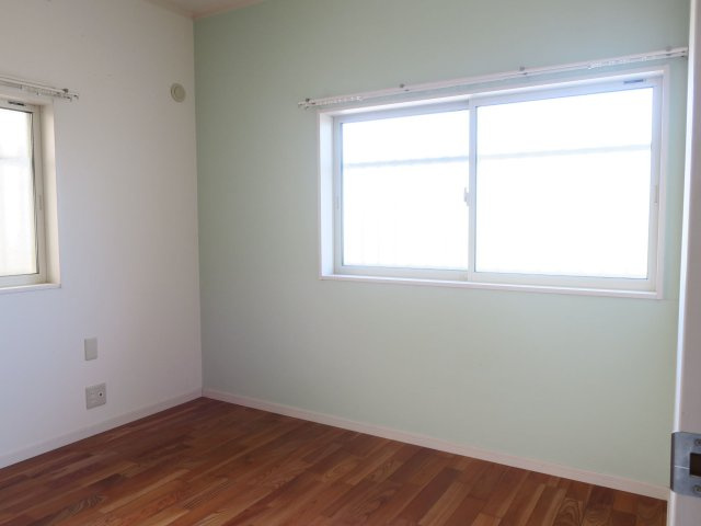 【洋室】 | 吉野貸家 | 採光・通風に優れた、明るく爽やかな空間です。開放感があり