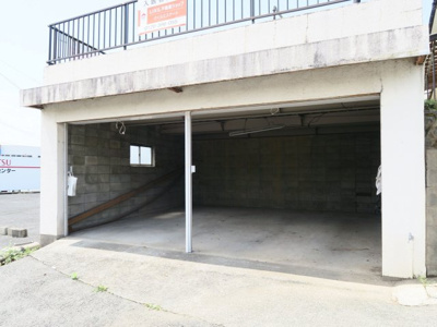 【駐車場】 | 吉野貸家 | 高さ2.1ｍ、間口5.6ｍ、奥行き5.8ｍ
