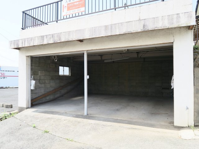 【駐車場】 | 吉野貸家 | 高さ2.1ｍ、間口5.6ｍ、奥行き5.8ｍ

