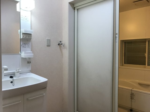 【洗面所】 | 吉野貸家 | 独立洗面台付きで、朝の支度もスムーズにできます。