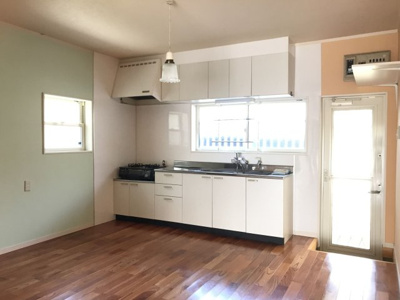 【居間・リビング】 | 吉野貸家 | 窓があり明るいキッチンでお料理のテンションも上がりますね♪