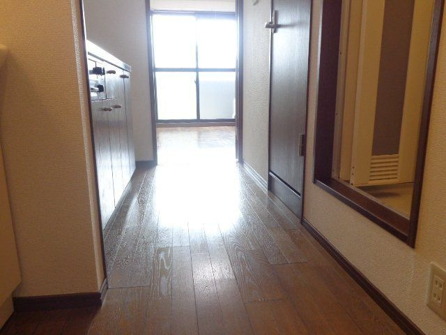 アヴィニョンの内装|明るい室内です