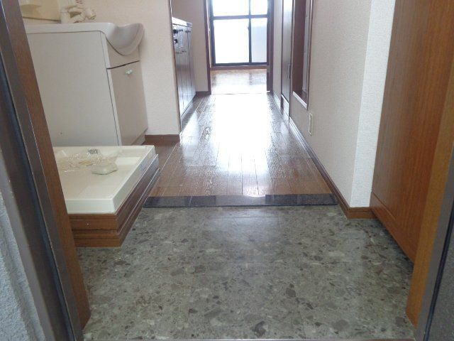 アヴィニョンの玄関|落ち着いた玄関です