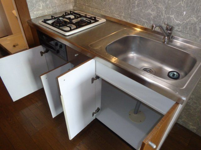 アヴィニョンのキッチン|コンパクトなキッチンで掃除もラクラク