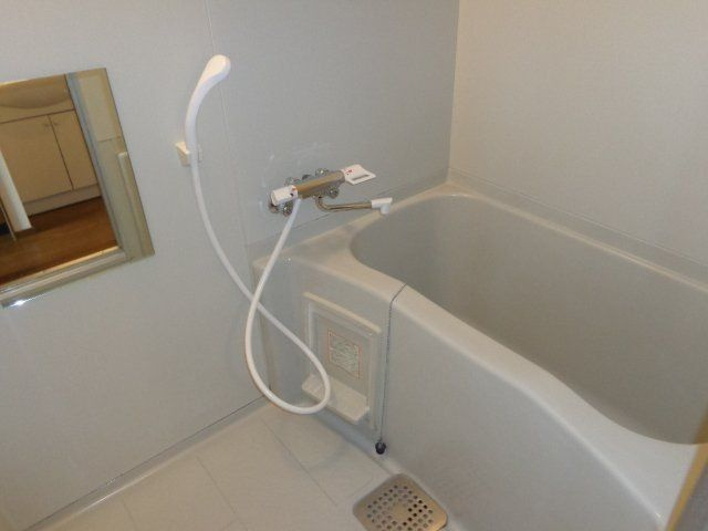 アヴィニョンの浴室|コンパクトで使いやすいお風呂です