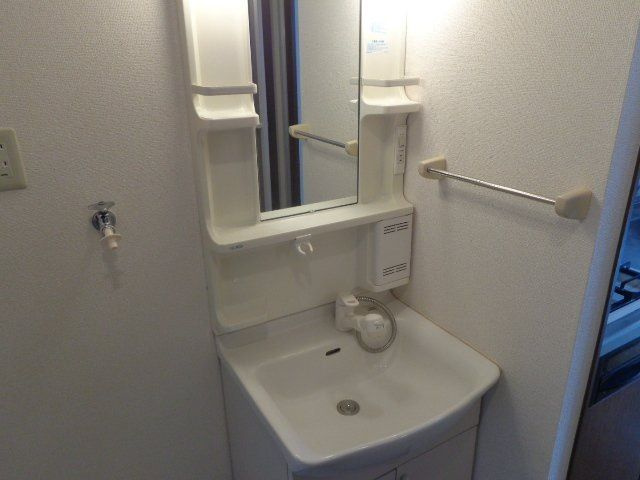 アヴィニョンの洗面所|スペースが確保できる洗面所です