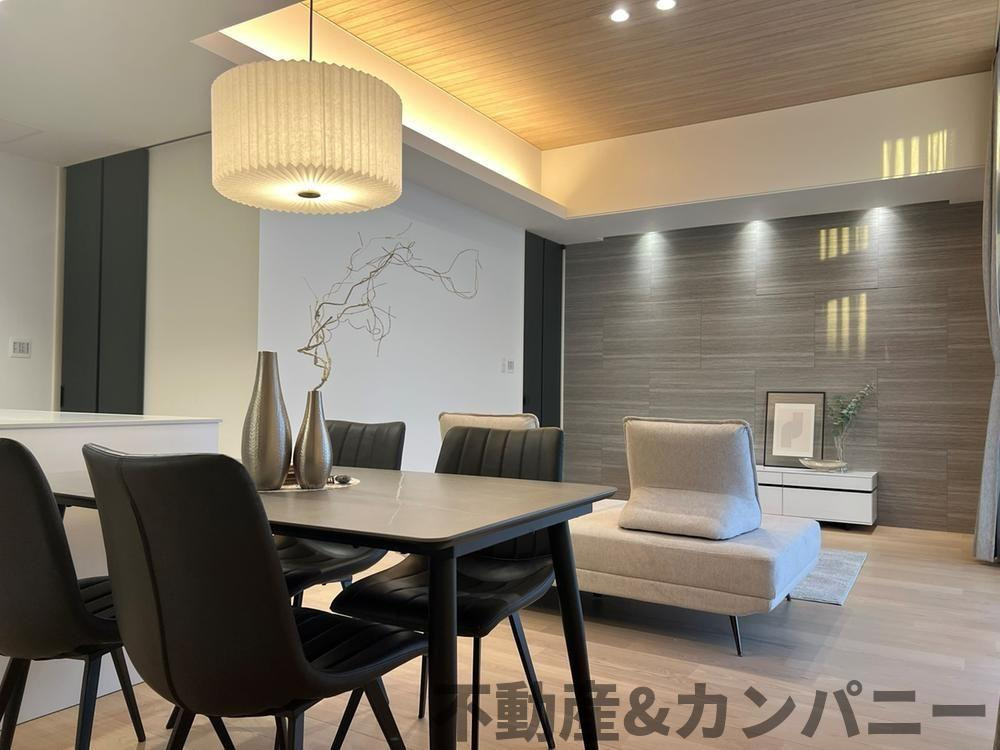 松山市御幸２丁目の新築一戸建の居間・リビング|ゆったり過ごせる居間です