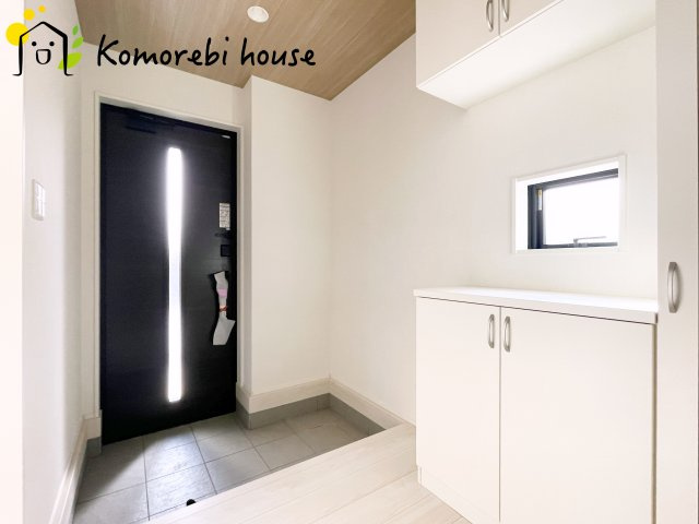 さいたま市大和田町18期　新築一戸建て　グラファーレ　01の玄関|ゆったりとした玄関です