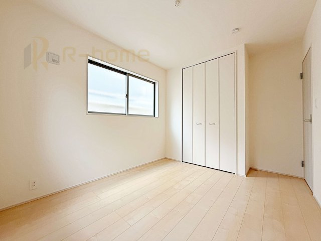 ひたちなか市船窪第2　新築戸建て　1号棟の洋室|どんな部屋家具も合わせやすいシンプルな洋室！
たっぷりの日差しと心地よい風が舞い込む住まい♪