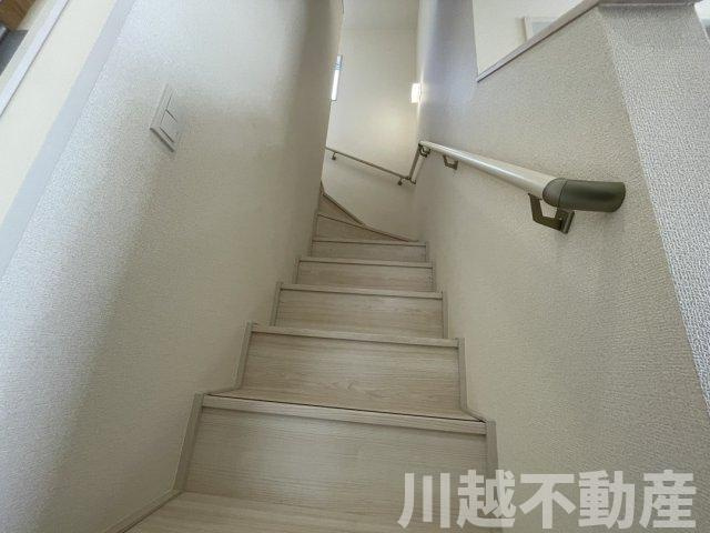 リビング吹抜で明るく開放的な空間のその他|SNSから当社の内側覗き見できますww